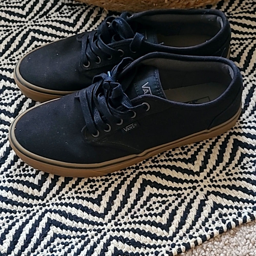 Men's Black Vans with gum sole size 9.5